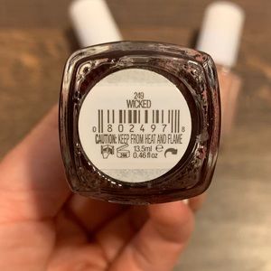 Essie Makeup - Essie Bundle Essie Makeup - Essie Bundle
